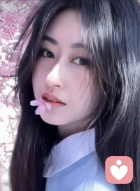 相逢已是上上签 ，何须相思煮余年。即便此生不负见，相伴一程已心安。配图