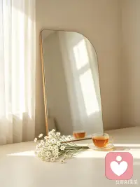 这一生，要比任何人都懂得爱自己。福相由心生，心性向善，内心自会温润安宁，满腹心事，我愿意静静听你诉说。
