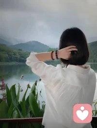 正式和你告个别吧，谢谢你的出现。未来的路漫漫，不会再有我和你的我们了。爱而不得的时候，再爱就不礼貌了。把你归还人海，是清醒，也是知趣。我们好像不该这样，但是好像也只能这样，能让你开心快乐的人太多了，我就先告辞了，真的好遗憾，明明不想失去，但又无能为力，真的很不喜欢这种感觉，突如其来的遇见，毫不留情的散场。爱的不尽人意，今天是最后一次啦!对于这段感情，故事从打扰你开始，从我的问题结束。各自安好吧，有你陪我走的这段路就够了。在彼此心里待过就够了。我说不清多少次想要放弃，可终究做不到，放不下就放不下吧，以后我对你的爱埋藏于心底吧，可能有一天我还是会忍不住去打扰你，请你不要介意无意间的打扰，我只是还不适应没有你的日子，请你再给我一点时间，我会慢慢放下的，和你在一起的日子我真的很开心，谢谢你的陪伴，只是还不知道，还要多久才能习惯没有你的生活，或许有那么一天放下自己的执念和不甘。带着遗憾，过着没有你的生活，是放过，也确实是无能为力...配图