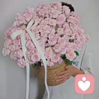 活着
 
暖榻 热汤
被子晒过太阳
身体安稳
像树扎进土壤
…
放开双手
让灵魂去追风
去摘光
 
不必费劲思量
温暖就是底气
自由就是方向
人间再拥挤
我只守着自己的空旷
 
活着
就这两样
 给身体一个窝
给灵魂一对翅膀配图