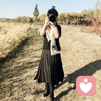 春讯

风把颜色吹散
从灰到绿
只需一次呼吸
嫩芽咬破三月的薄冰
光在低处涌动

我们松开了自己
候鸟驮着赤道归来
融雪奔流成溪
温度悄然上升
方向是所有的方向

草木在无人处拔节
长风穿过空巷
把去年的尘埃
都吹向远方配图