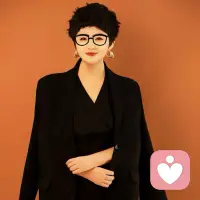 停止过度思考，是治愈内耗的第一步。我们常因未来的不确定性而焦虑，却忘了当下才是唯一能把握的。试着把注意力拉回此刻，专注手头的小事。行动，是缓解焦虑最好的良药。别让大脑的噪音，淹没了生活的声音。✨配图