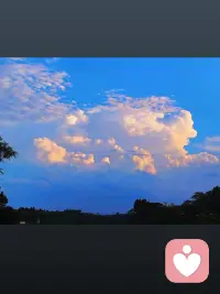 我不后悔遇见你，更不后悔爱上你，你的出现，温暖了我的世界，日子平平淡淡，因为有你又充满了希望，你让我心动，让我痴迷。
若不是前世相欠，今生怎会相见，若不是前世有约，今生怎会相爱，相遇的那一刻，已是一眼万年，若不是喜欢，谁愿意自作多情，若不是眷恋，谁会情有独钟，爱你入了心，深人灵魂，深入骨髓。
你再丑，我喜欢，你再穷，我不嫌弃，说不出你哪里好，就是谁也代替不了你在我心中的位置，入目无别人，四下皆是你，我见众生皆草木，唯独见你是青山，今生有你，足矣！配图
