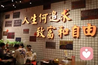 你有没有过这样一段时光：
拼尽全力，却看不到结果；
真心付出，却不被人珍惜；
满心期待，最后只剩失望。

你以为是命运在为难你，
直到很久以后回头看才懂：
那些你当时觉得熬不过去的坎、走不通的路、求而不得的人，
其实都是命运，在用它独有的方式，托举你。
命运最温柔的托举，
是让你在该沉淀时沉淀，
该成长时成长，
该发光时，自然万丈。

你只管：好好生活，认真努力，守住本心。剩下的，交给时间配图