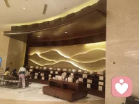 人生终归零，从不是终点的荒芜，而是生命本真的回归——所有的拥有都是暂借，所有的归零都是重启，最终我们赤手而来，空手而去，活的不过是一场心的修行。
 
归零从不是否定过往，那些爱过的人、拼过的事、吃过的苦，都不是虚无的印记，而是刻在生命里的养分，让我们带着经验轻装前行，而非背着执念负重赶路。就像弘一法师所言“人生本不圆满，归零即是新生”，缺憾本是人间常态，强求圆满只会被执念捆缚，学会接纳失去、放下欲求，才是与生活和解的开始。
 
我们终其一生追逐的名、利、成就，不过是途中的风景，而非必带的行囊。杨绛先生一生淡泊，归零时只剩内心的澄澈；苏轼屡经贬谪，却以“一蓑烟雨任平生”的豁达让情绪归零，活成了通透的模样。真正的归零，是情绪的复位，放下怨怼与纠结，不让负面情绪消耗自己；是欲望的删减，褪去物欲的枷锁，在简单中寻得内心的自由；是成就的清空，不被过往的勋章困住脚步，始终保持空杯的好奇与前行的勇气。
 
人生的意义，从不在最终留住什么，而在归零前的体验：认真活在当下，珍惜三餐四季的温暖，在破碎时勇敢重建，在相遇时用心珍惜，在前行时保持热爱。所谓终归零，不过是让我们放下所有外在的牵绊，看清生命的本质——活过、爱过、认真过，便是对这场归零之旅最好的回答。
 
最终，我们都会回到原点，但那些在岁月里沉淀的通透、在生活中修得的从容、在心底留存的温柔，会成为生命最珍贵的底色，让归零的尽头，不是虚无，而是一场带着成长的新生。每一次的深耕学习，只为服务好需要的您