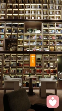 人生这大舞台，从不给人彩排的机会，这一路跌跌撞撞，上了一课又一课，是用天真换来了心智，用脆弱换来了筋骨，原来所有留下的痕迹，都是成长的伏笔。配图