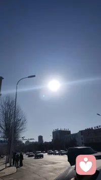 一个人久了，开始不懂什么事孤独，但是你的内心会孤单，会无助，会渴望被照顾，会羡慕被关心，所以，陌生人，试着说出来，自己才会好过配图