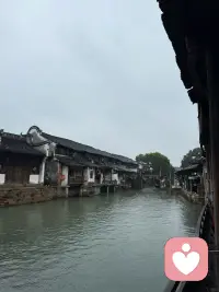 有时候，婚姻只能证明你不是单身。
但是有可能，
你活的比单身还要孤独。配图