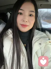 长久的关系，从来都不是一方的“供养”，
而是双方的“滋养”。
如果双方都有彼此相互回馈的价值，又有彼此懂得感恩的心态，那便是最好的关系。
就像两棵并肩而立的树，你为我挡北边的风，我为你遮南边的雨，根在土壤中紧紧相连，枝在天空共同舒展。