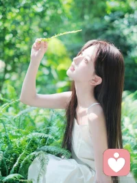 喜悦不是奖励，而是生命力的自然流淌。从神经科学看，当我们感到安全、联结、投入或实现时，大脑会释放多巴胺、内啡肽等“快乐激素”。喜悦的本质，是身心在说：“此刻，我正在以完整、健康的方式活着。” 它不需要宏大理由，只需一个真实的瞬间。配图