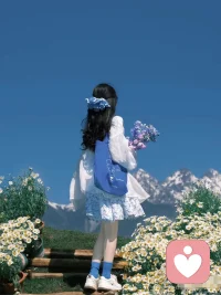慢一点没关系，笨拙一点也没关系。人生不是一场竞赛，而是一次体验。允许自己犯错，也允许自己休息，你已经做得很好了。配图