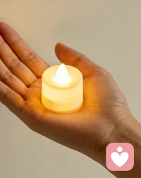 情绪没有对错，痛苦也不必隐藏。
安静倾听，温柔陪伴，
就是最踏实的治愈。配图