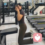 白色的黑点的头像