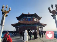 报备是感情里最基本的尊重，随口一句，去哪，和谁，大概几点回，让在乎你的人心里有底，报备的意义从来不是查岗，而是提前告诉对方，你在我心上，这种习惯养成了，信任就长出来了，猜疑和争吵自然也没有，爱不需要解释，但是需要交代，好的感情就是给足给彼此安全感配图