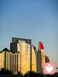 我什么都没忘，只是有些事，适合收藏，不能说，也不能想。它们藏在时光深处，像未拆封的旧信，一碰就乱了心绪。不是放下，而是懂得沉默是最好的体面；不是遗忘，而是学会把过往轻轻安放。不打扰，不执念，只在某个安静瞬间，悄悄想起，又悄悄收起，留给自己一段无人知晓的温柔。配图