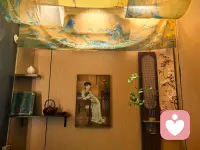 别总逼自己懂事，你也可以脆弱，可以崩溃，可以不那么完美。不用事事都硬扛，不用时时都体谅，更不用为了迎合别人，委屈藏起所有情绪。你可以偶尔失控，可以暂时停下，可以不那么坚强。允许自己不完美，才是真正放过自己，好好被爱，先从好好接纳真实的你开始。配图