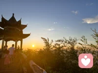 每个人都有情绪崩溃的时候，也有很崩溃找不到合适的人倾诉的时候，不是没有朋友，也不是不想跟亲人说，是觉得好像跟他们说都不合适，不如有一个陌生又熟悉的人，向她说出来，自己也就慢慢释怀放开了，每个人都有自己的方式去调解自己的情绪，如果可以，我想做那个可以调解你情绪的倾听者，绝不乱打扰配图