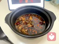 【尽你所能，强大起来】
一个人真正的强大，不是学会对抗，而是允许一切发生，允许遗憾、愚蠢、丑陋、虚伪，允许付出了不计较得失，允许自己做自己，允许别人做别人，让花成花，让树成树，择其善而从之，其不善而改之，渐渐的你会变成一个柔软、舒展、自在的人。
没有天生的强大，只有自我慢慢强大起来，心中有了老茧，手上有了利剑，就不再害怕了。配图
