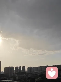 内心有光之人，才是真正的智者。那种光是柔和的，足以控制自身的情绪。做一个内心有光的人，遇到事情不要生气，不要抱怨，懂得一笑而过，更懂得奋力前行。配图