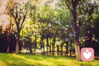 很多人以为，成长是变得越来越强大、无坚不摧。
其实真正的成长，是开始允许自己脆弱，接纳自己不够好，也允许一切发生。
 
你不必一直懂事，不必永远坚强。
允许情绪流动，允许自己停下来，允许一切慢慢来。
真正的疗愈，从来不是强迫自己变好，
而是先看见，再接纳，最后温柔地往前走。
 
——致每一个在默默自愈的你🌿配图