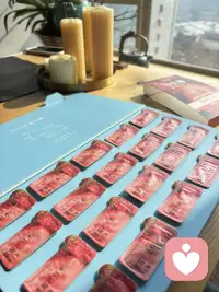 你认不认识一位数座金山都换不回却能被一颗糖收买的姑娘？ 认识就打个电话问问她过得怎么样吧配图