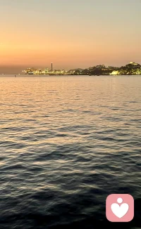 我们总以为婚姻是浪漫的归宿、生活的搭伴，却常常忽略，婚姻真正的意义，是两个人彼此看见、互相包容，在琐碎日常里彼此支撑，在风雨岁月中双向成长。好的婚姻，从不是完美的结合，而是带着理解与体谅，好好相爱，好好相守。