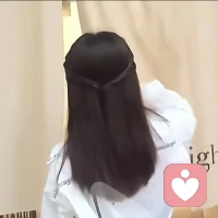 我不是来改变你的，
我只是安静坐在这里，接住你的情绪。
那些说不出口的委屈、深夜翻涌的焦虑、无人理解的挣扎，
都可以在这里被看见、被接纳、被温柔安放。
我是倾听师，陪你梳理情绪，陪你慢慢找回自己。配图