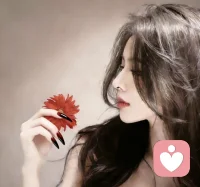 冬雨不像夏雨那样热烈冲撞，它是细密、安静、带着一点凉的，像极了人心里那些说不出口的情绪——不激烈，却绵长。
 
       作为倾诉师，我总在雨天格外懂得人心。雨落下来，世界被一层薄雾裹住，喧嚣被压得很低，人也更容易回到自己。有人会在这时莫名低落、想家、念旧，有人会突然安静、放空、不想说话。这从不是矫情，而是冬雨替我们掀开了平日里被忙碌盖住的柔软。
 
       雨是自然的情绪容器。它不评判、不催促，只是静静落下，像一段安全的陪伴。就像咨询室里，我们不急于改变什么，只是允许情绪存在——允许难过，允许疲惫，允许暂时不那么阳光。
 
       冬雨冷，却也干净。它冲刷尘埃，也悄悄冲刷心里的积压。等雨停，天会清，路会干，人也会在沉默之后，多一分松快与通透。
 
        愿每一个被冬雨包裹的时刻，你都能被温柔接住，不必坚强，只需安心做自己。