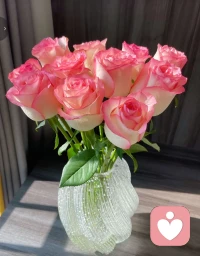 生活百无聊赖，因为过它的人正蓬头垢面。

生活万种风情，因为过它的人，有趣，有爱。

对吗？配图