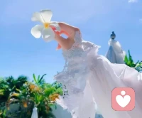 刚才还有点闷闷的，有一点点不开心。

短暂低落，已被温柔消解。配图