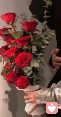 真正的爱，不是累了就分手，
是即使再失望，也会想办法解决问题，
你是我临睡前想的最后一个人，也是睡醒想的第一个人，
希望我们就这样一直走下去，风吹不散，彼此坚定。
如果问我为什么会坚定选择你，
我只想说：心决定的东西，嘴回答不了!配图