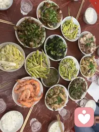今天是正月初五，民间俗称“破五”。
我们习惯在这一天送走穷气、迎来财运，却常常忽略，真正需要“破”的，从来不是外在的不顺，而是内心的纠结、内耗与自我为难。

过去的一年，你或许有过焦虑、疲惫、自我怀疑，有过想太多、放不下、逼太紧。
而初五的意义，正是提醒我们：与过去和解，与自己温柔相处。配图