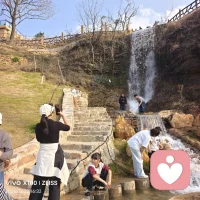 早安分享：
最高级的智慧，不是征服世界，而是温柔地对待这个不完美的世界，以及身边每一个不完美的人。
向下兼容，不是为了讨好谁，而是为了让自己活得更通透、更从容。
当你学会了包容，你就戒掉了傲慢；当你戒掉了傲慢，你就拥有了驾驭一切的底气。
愿你：上有巅峰的认知，下有慈悲的胸怀。上能九天揽月，下能五洋捉鳖。眼中有光，心中有爱，兼容万物，自在从容。配图