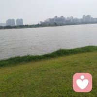 任何关系，少了沟通便难延续，沉默便是疏远的开端。
 
成年人的清醒，是懂得及时止损。错的人不断消耗你，对的人温柔治愈你。人人都有执念，但别一味执迷。
 
选择转身的人，都曾默默徘徊许久。不到万般无奈，没人愿意告别。
 
放下过往的牵绊与遗憾，和纠结的情绪和解，才能卸下负累，从容往前走。若你深陷内耗、难以释怀，我愿静静聆听，陪你走出心绪阴霾。配图