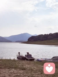 婚姻生活中，男人有三个渴望：被感谢、被欣赏、被崇拜。女人有三个渴望：足够的安全感、足够被重视、足够被宠爱。相比之下男人的更容易满足。欢迎大家留言评论。配图