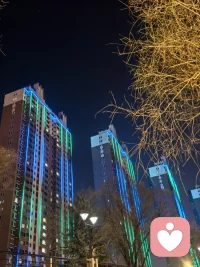 生活或许有琐碎，养育或许有疲惫，但你认真生活的样子，就是孩子最好的榜样；你稳定的情绪，就是家里最好的风水。多一点微笑，多一点包容，多一点坚持，把焦虑化作耐心，把疲惫化作动力，我们都会慢慢变好！