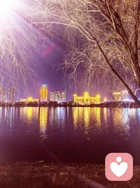 人生百味，随意、随遇、随安。
做快乐的事，见快乐的人，
允许一切自然发生。
路还长，别急；
喜欢的事，每天做一点，
坚持一下，终会如愿。