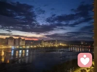 说的太好了：
 
“人生啊，哪有什么两全之策，
短短百年，不过是教人取舍罢了。
手持烟火以谋生，
且停，且忘，且随风；
且行，且看，且从容。
人字有两笔，
一撇写前半生，一捺写后半生，
前半生写执着，后半生写释怀！
生活一半烟火，一半清欢，
人生一半清醒，一半释然，
不念过往，不畏将来，
愿今后的日子，阳光清澈，
世事皆温柔。〞配图