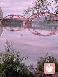 萨提亚模式的四大核心信念：

信念一：改变是可能的。即使外在的改变有限，内在的改变仍是可能的。
信念二：问题本身不是问题，如何应对问题才是问题。
信念三：每个人都拥有应对所需的资源。
信念四：人们在任何时候都做出了他们当时所能做的最佳选择。配图