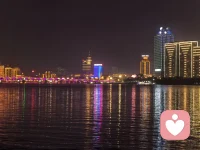 自我价值是个体对自己作为一个人的价值的主观体验和评价。它不仅仅是自信（Confidence），更是一种深层的自我接纳（Self-Acceptance）。它回答了这样一个核心存在主义问题：“我是否有资格存在？我是否值得被爱？”配图
