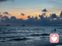 随笔
我的每一段感情都是值得被尊重的，或长或短，或早或晚。她们是热烈的、平淡的、深刻的、遗憾的、挣扎的、庸俗的、救赎的。
没有权衡利弊多方比较之后的烂俗情节而是灵魂伴侣的相遇，理想读者的共鸣.
无论未来是否还会相遇，至少还剩下互相在彼此身上刻下的趋同性。配图