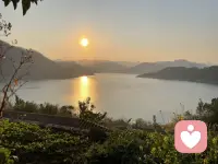 这里是一个没有评判、没有压力的空间，
你可以放心分享那些藏在心底的情绪：
无论是生活的烦恼、感情的困惑，
还是那些说不出口的小秘密，
我都会在这里，默默陪伴你。配图