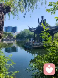 学会把自己当成主体，把自己的感受放在第一位，主体性强的表现：1自我清晰：知道自己想要什么、价值观稳定，不被别人评价左右。
2 情绪自主：情绪自己负责，不依附他人给安全感，不被别人的态度牵着走。
3 选择独立：遇事自己做决定，敢承担后果，不逃避、不甩锅。
4 边界感稳：懂得拒绝，不讨好、不牺牲自我换关系，分得清“我”和“你”。
5 向内归因成长：遇到问题先看自己能怎么调整，而非抱怨环境、怪罪他人。
6不迷失依附：恋爱、人际里依然保有自我空间、爱好和人生节奏，不把人生寄托在别人身上。 7自我接纳：接纳自己的不完美、软肋和过往创伤，不自我否定、不内耗自责，允许自己有情绪、有脆弱。  8价值自我认同：不需要靠别人的认可、赞美、偏爱来证明自己，自带自我价值感，不用向外求存在感。                            9精力自我掌控：懂得筛选人和事，远离消耗型关系，不浪费精力讨好无关人，把时间留给自己和值得的人。  10需求敢于表达：不委屈自己隐忍迁就，敢于直白说出自己的需求、底线和期待，不猜人心、不内耗脑补。配图