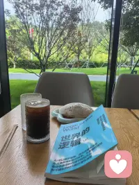 兄弟姐妹们！钱没了可以再赚，车走了还有下一班，唯独真心待你的人，一旦错过就再也找不回来。
 
当下世事纷杂，愿我们都好好珍惜身边对你好的人。世界辽阔，有人真心待你，是福气；人心有限，有人心里装着你，是幸运。
 
懂健康、爱自己的人，才更懂得善待他人。健康是立身之本，养生是长久之道。纵有万贯家财、身居高位，没有健康，一切皆是空谈。
有权有钱有成就，没有健康一场空；爱妻爱子爱家庭，不爱身体等于零，健康永远无价！配图