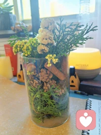 我认为大地的礼物最为丰盛，当一个人心里不愉快的时候，去田间公园转一转，带一些大自然的礼物