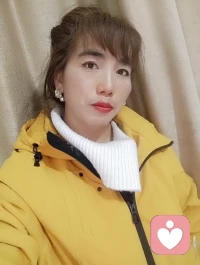 幸福不属于穷人，也不属于富人，它是属于那些懂得知足的人...#幸福很简单，一个温暖的怀抱，一个可靠的肩膀，一个赚得不多却舍得给你花的人。配图