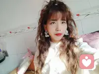 爱一个女人，你就教她经商，教她开车，教她上进，教她能处理人际关系，这样既使有一天不能护她周全，她也能自己独闯一方，经典配图