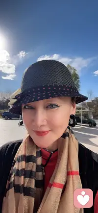 我已经60整了，经历了风风雨雨，也算一个成功的人了，在今年我又考上了心理咨询证书。更进一步的证明了自己你只要努力认真充满正能量，你前面成功的大门是你打开的配图