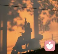 不要对任何人
有道德纯洁的期盼,
每个灵魂都半人半鬼
凑太近都没法看。