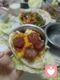 今天的天气好美丽 阳光明媚☀️
今早还做了一个三明治早餐很美味
前几天买的花花 送给母亲情人节这天正好是妈妈的生日